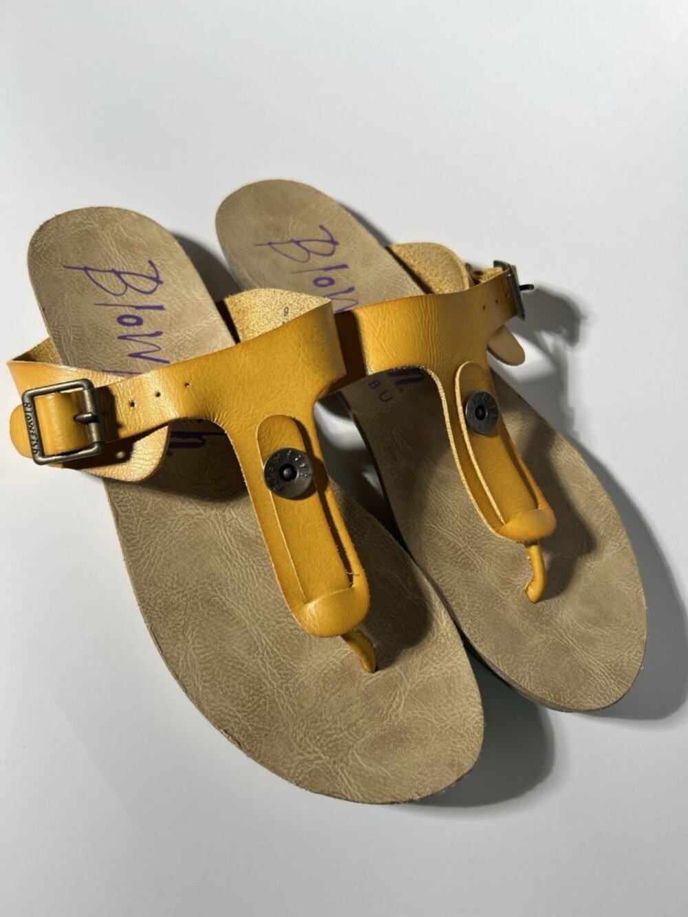 Blowfish Malibu Thong Sandals Mustard Yellow Women’s Size 9
